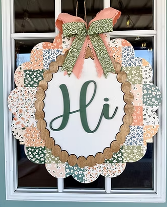 “Hi” Scalloped Door Hanger